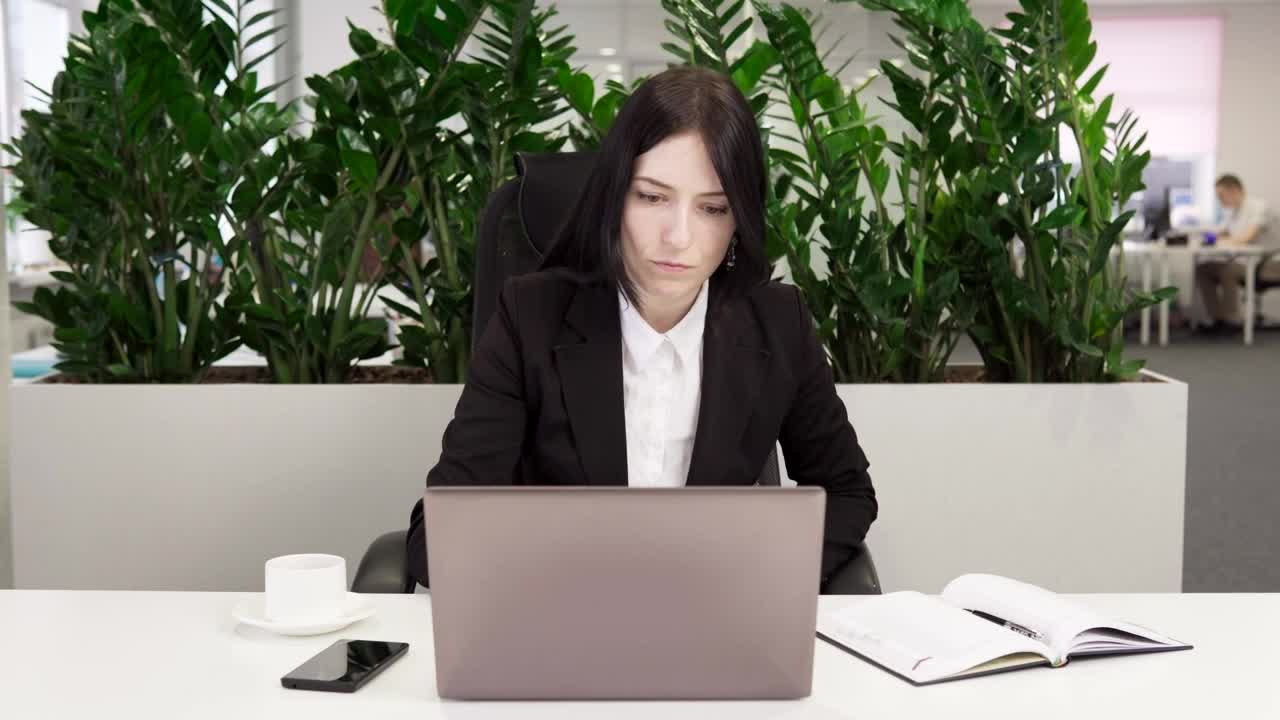 Stock Footage Woman Receiving Good News At The Office Live Wallpaper Free