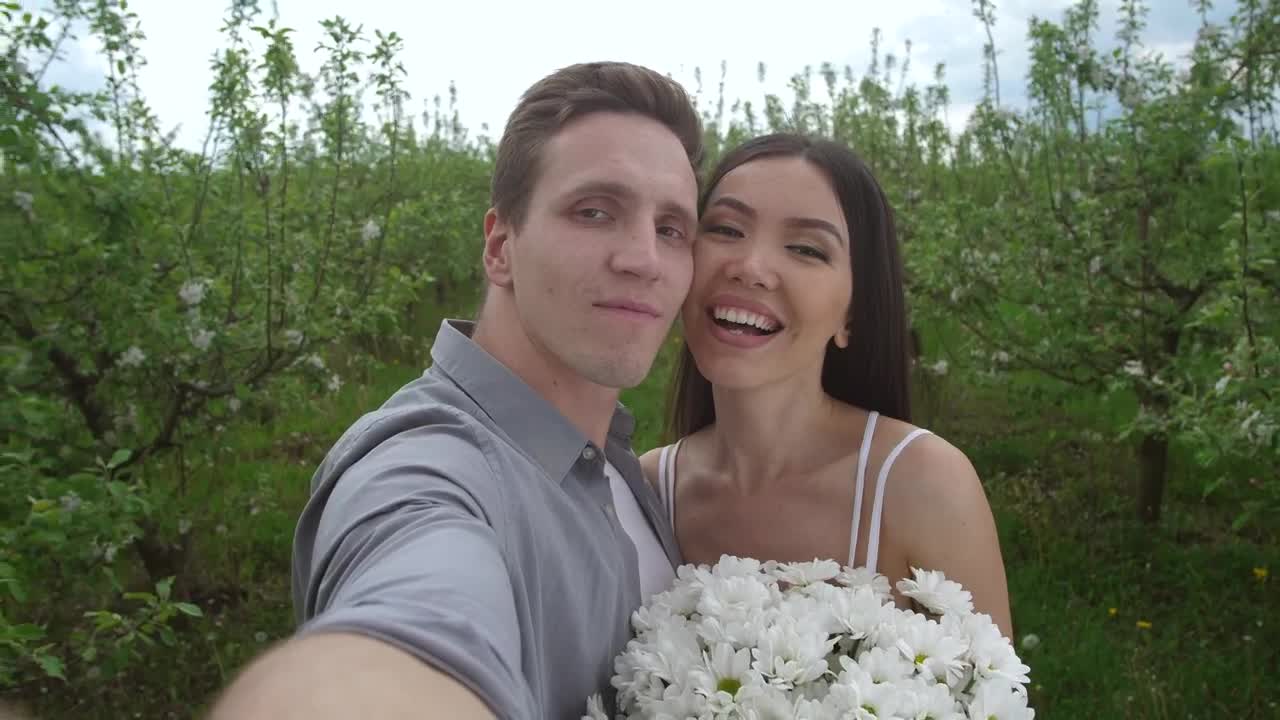 Stock Footage Young Couple Taking A Selfie Live Wallpaper Free