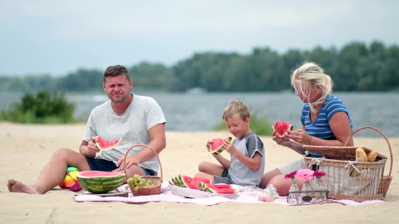 Stock Footage Young Family At The Beach Live Wallpaper Free