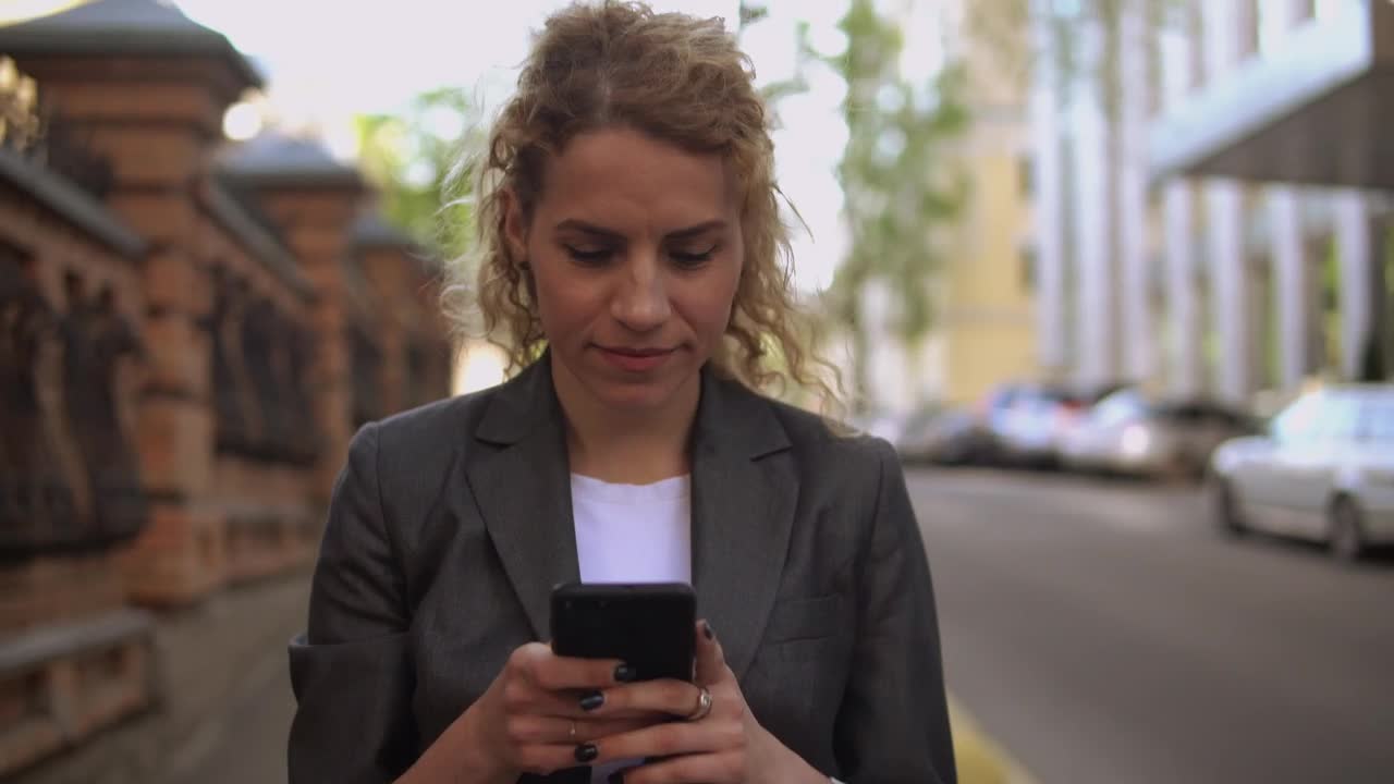 Stock Footage Woman Texting On The Street Live Wallpaper Free