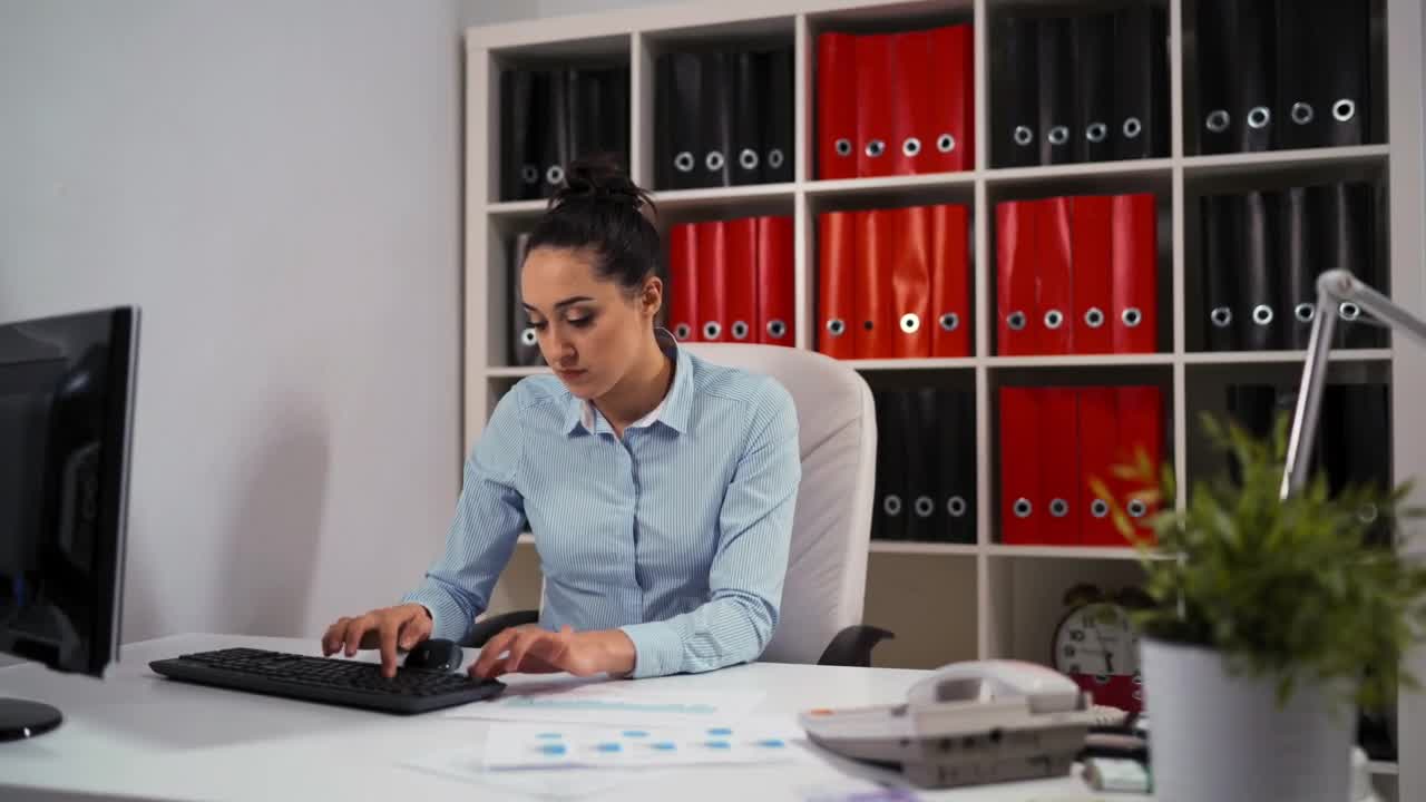 Stock Footage Woman Shows Data To Her Boss Live Wallpaper Free
