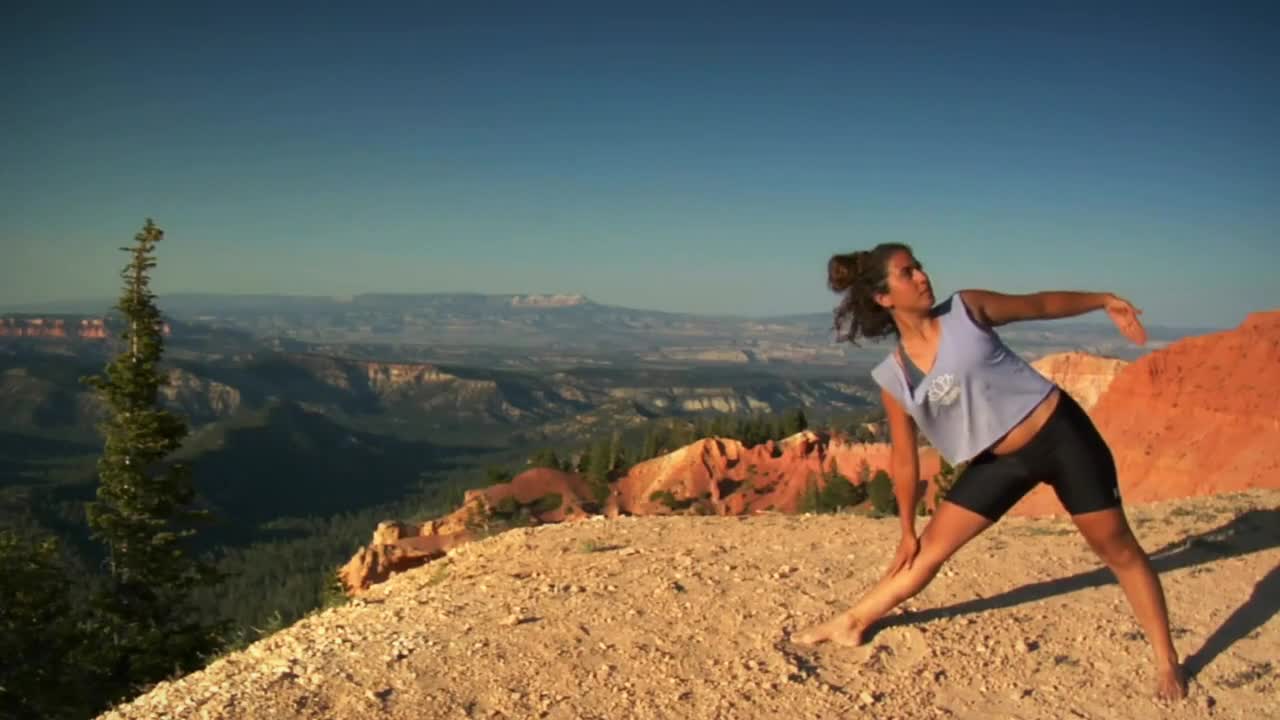 Ree Video Woman Yoga Mountain Summer Video Live Wallpaper
