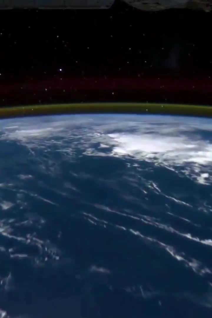 Live Earth Wallpaper To iPhone And Android