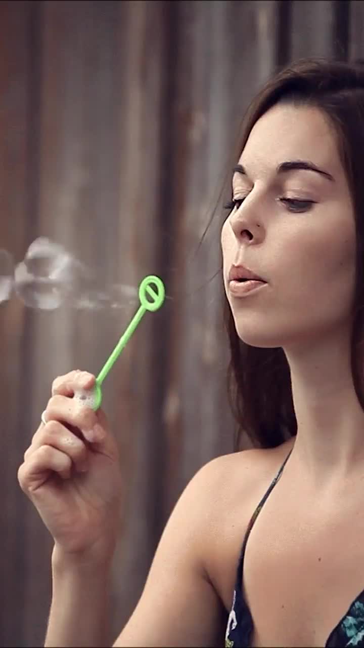 iPhone  Android Brunette Babe Bubbles People Phone Live Wallpaper