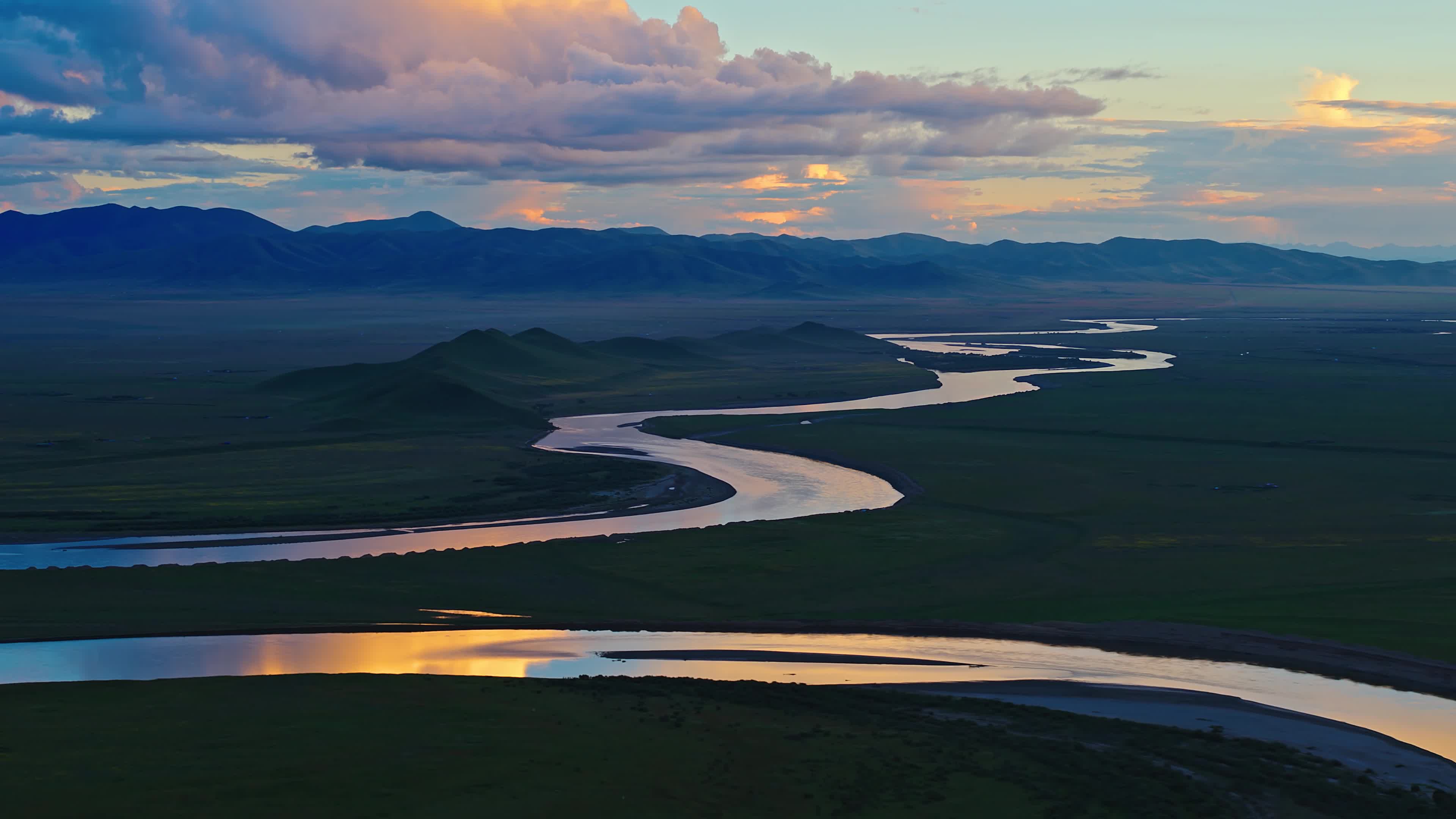 Mountains 004 Lively Wallpaper