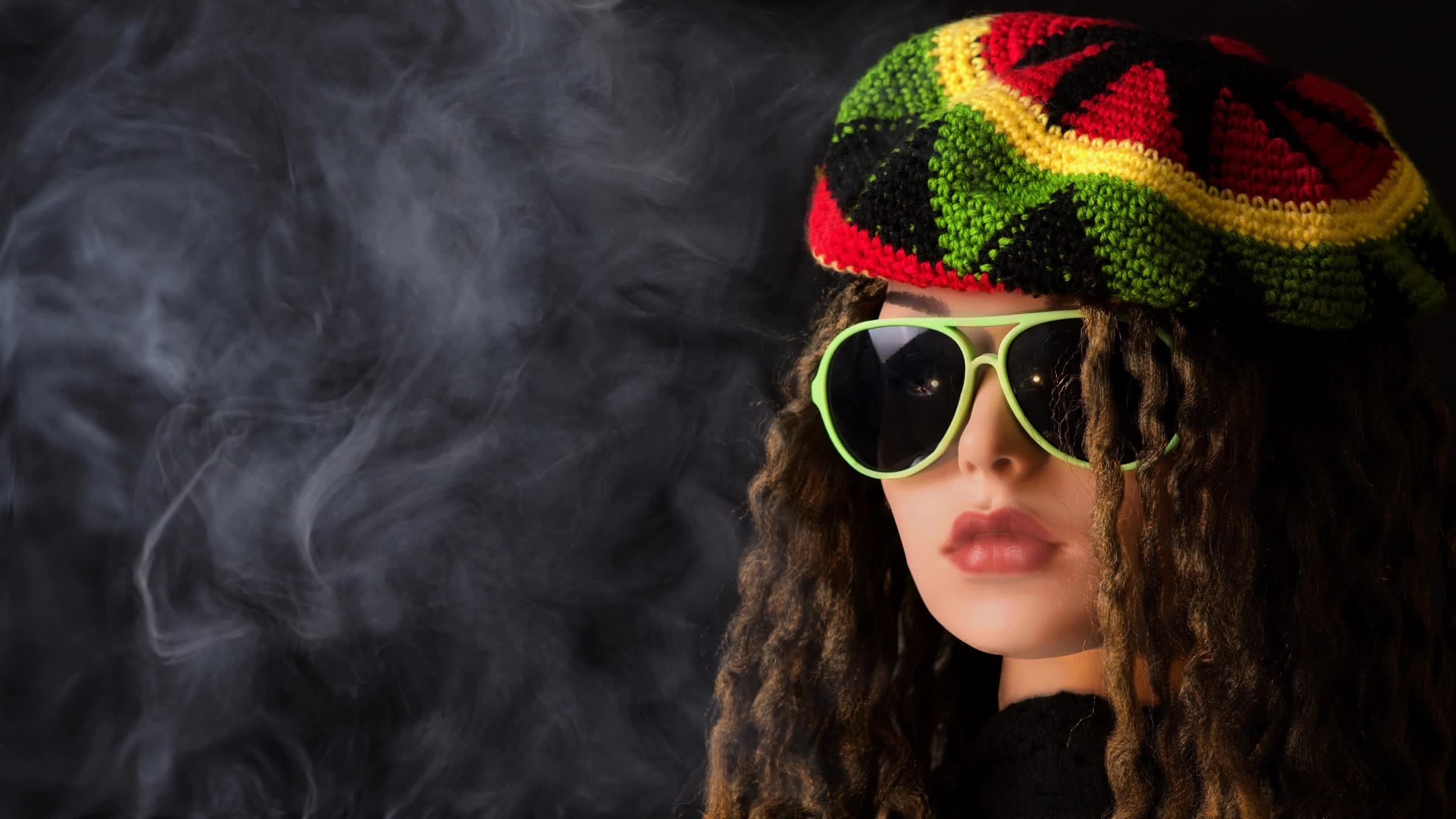 Babe  Brown  Haired  Sunglasses  Hat  Smoke  2K  Live  Wallpaper