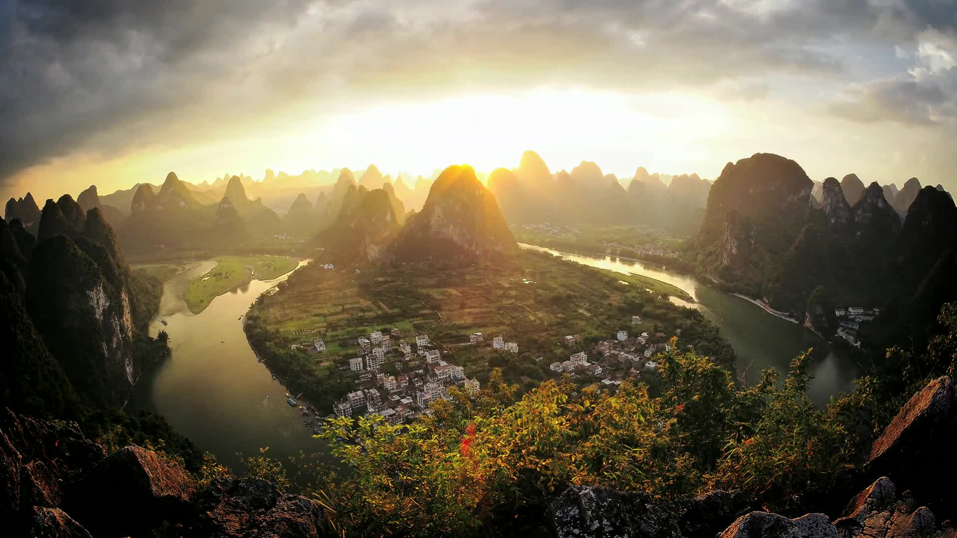 PC Town Mountains Live Wallpaper