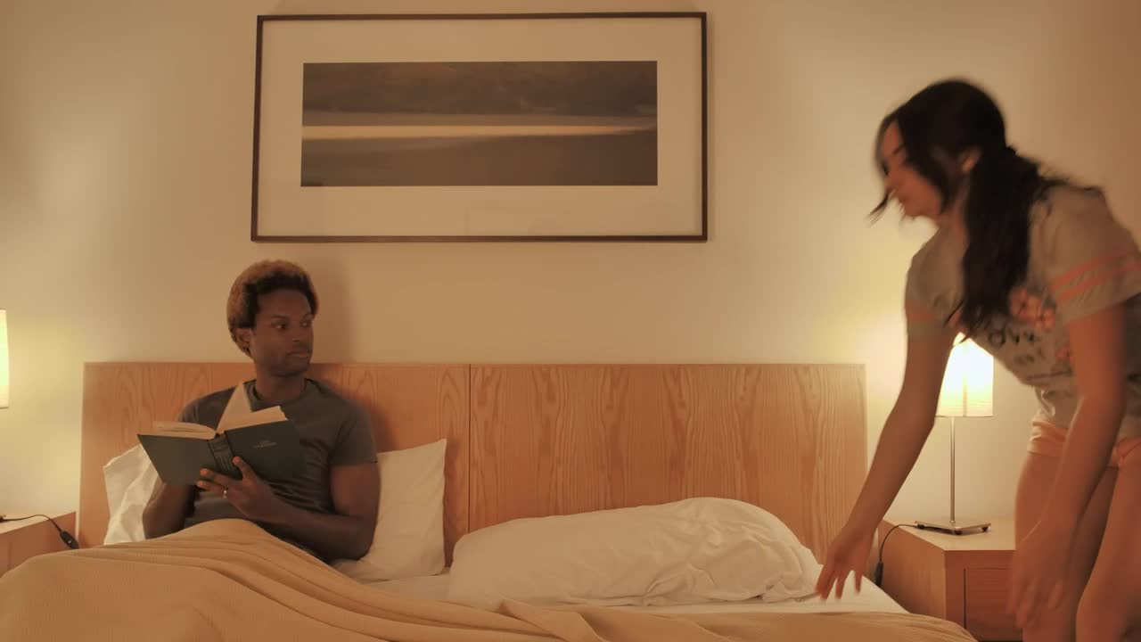 Stock Video A Couple Goes To Sleep Live Wallpaper for PC