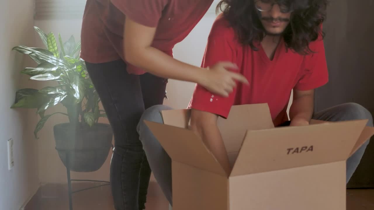 Stock Video A Couple In Love Unpacking Live Wallpaper for PC