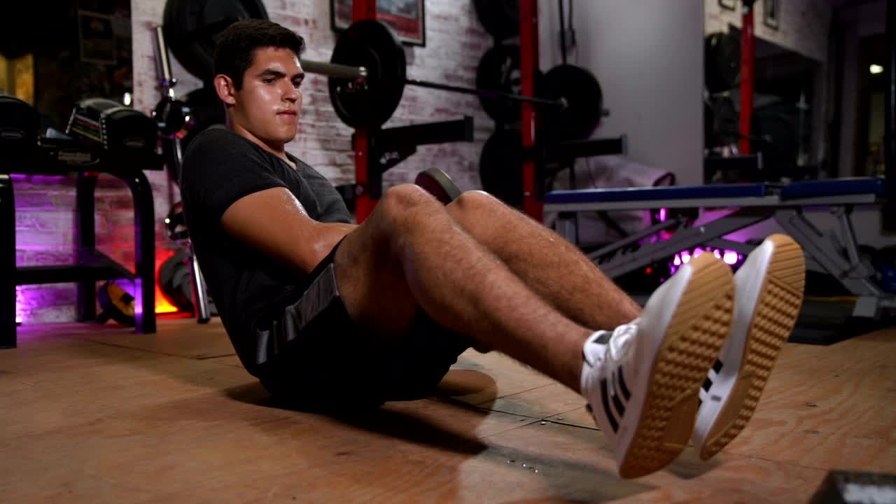 Stock Video Abdominal Exercises In A Gym Live Wallpaper for PC