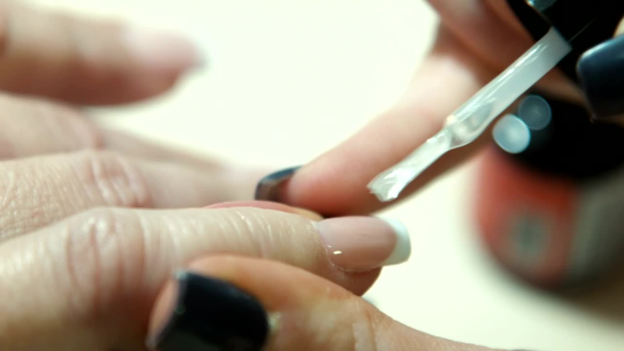 Stock Video Applying The Polish In The Salon Live Wallpaper For PC