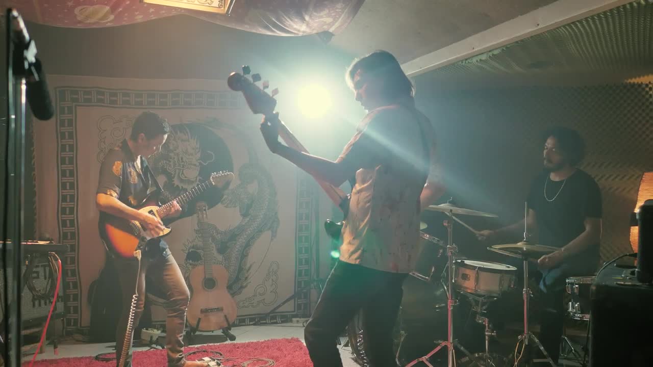 Stock Video Amateur Band Playing Rock Live Wallpaper For PC