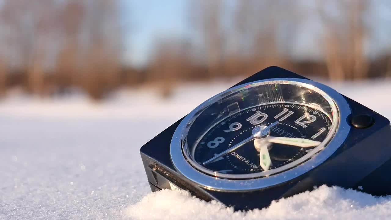 Stock Video Alarm Clock In The Snow Live Wallpaper For PC