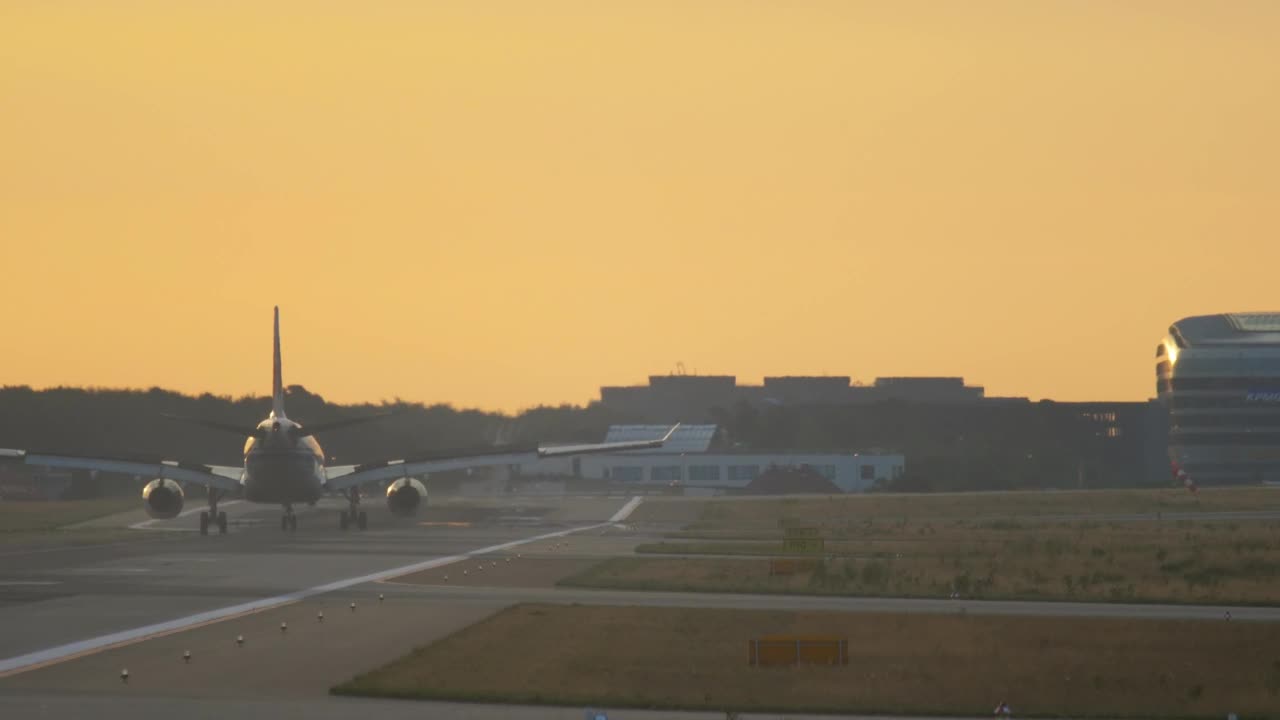 Stock Video Airplane On The Airport Track In Slow Motion Live Wallpaper For PC