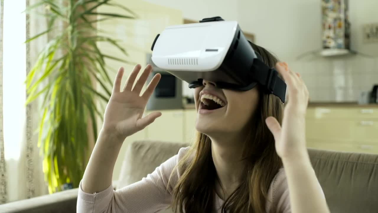 Stock Video A Woman Amazed With Vr Live Wallpaper For PC