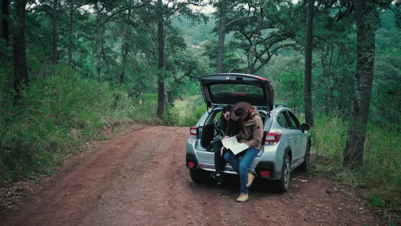 Stock Video A Traveling Couple Looks At The Map On The Way Live Wallpaper For PC