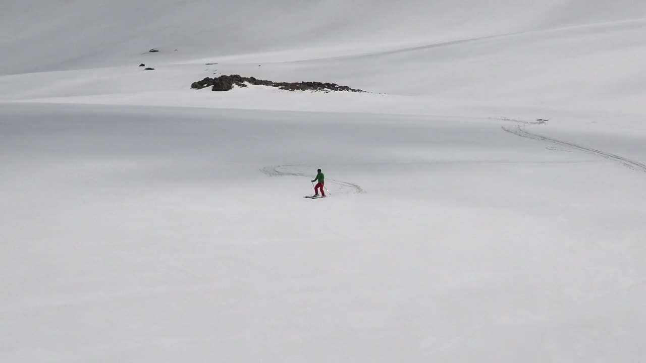 Stock Video A Skier Descending In The Snow Live Wallpaper For PC