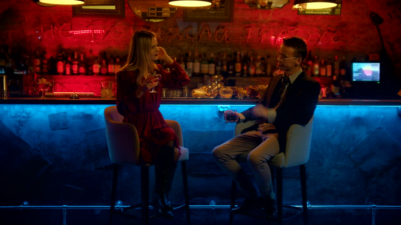 Stock Video A Man And A Woman Chatting In A Bar Live Wallpaper For PC