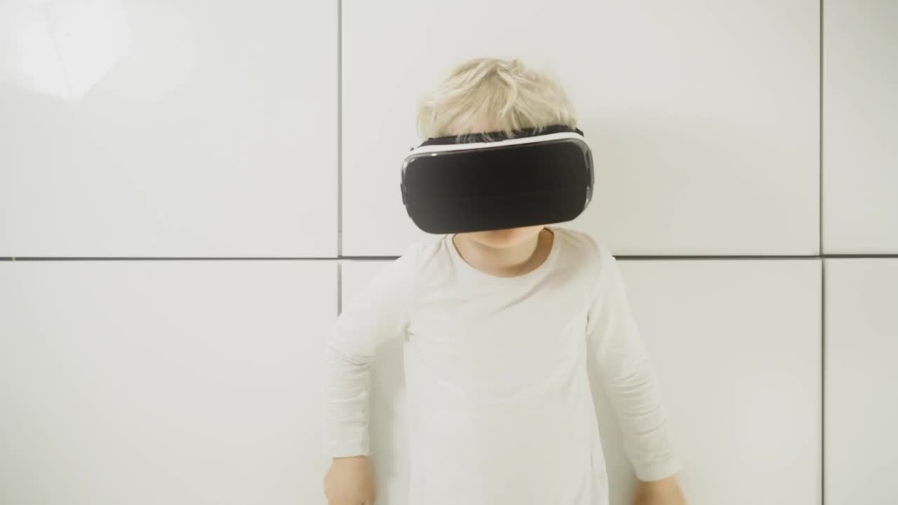 Stock Video Boy Watching A Video In Vr Live Wallpaper For PC