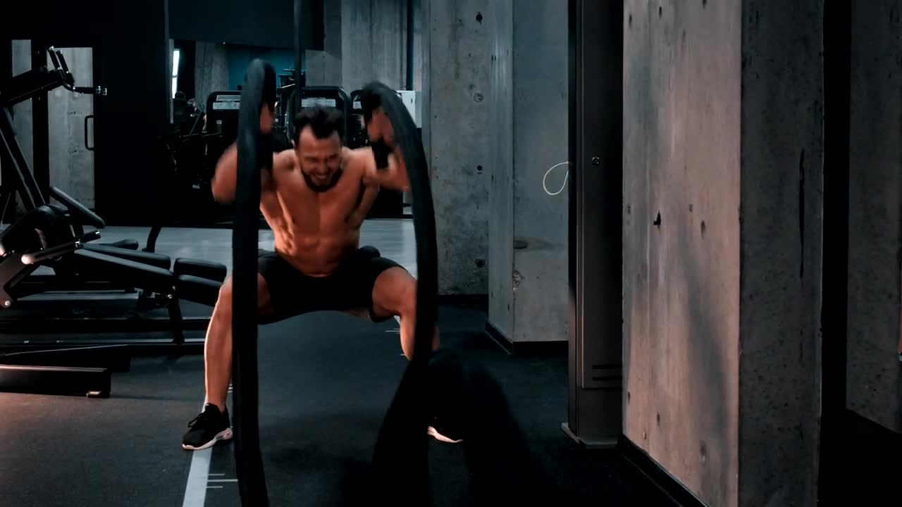 Stock Video Bodybuilder Moving Ropes With Effort Live Wallpaper For PC