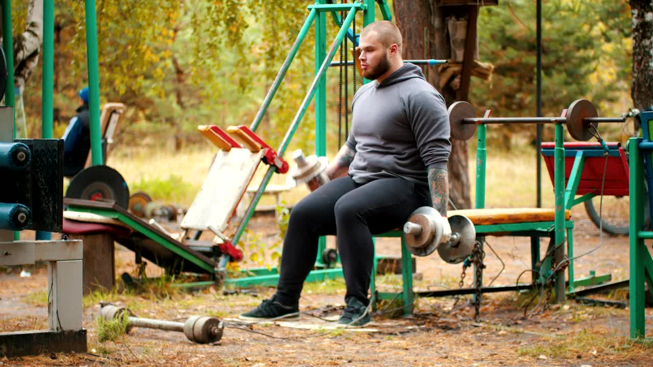 Stock Video Body Builder Training In An Outdoor Gym Live Wallpaper For PC