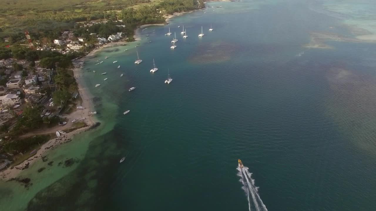 Stock Video Boat Heading To A Ramp Live Wallpaper For PC