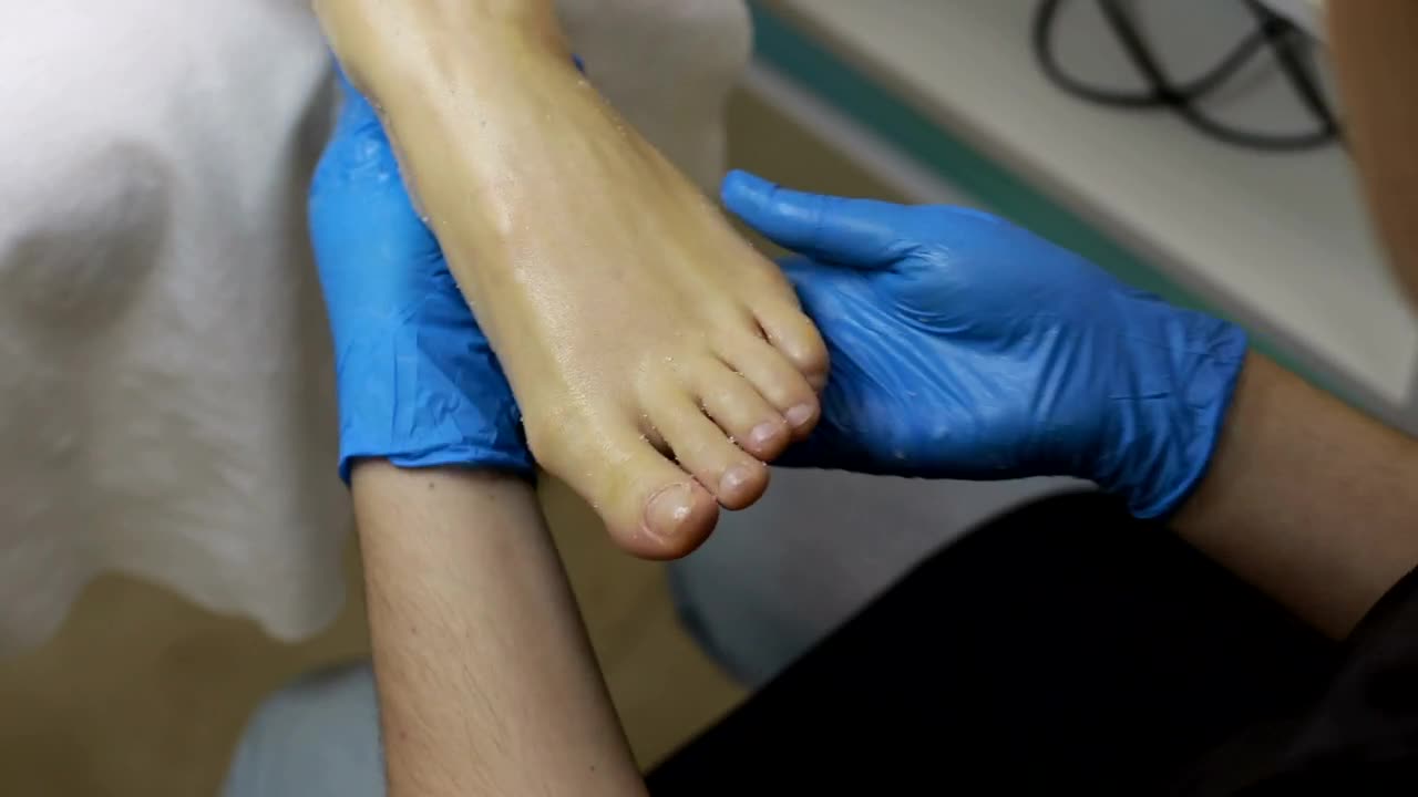 Stock Video Beautician Applying Lotion During A Spa Session Live Wallpaper For PC