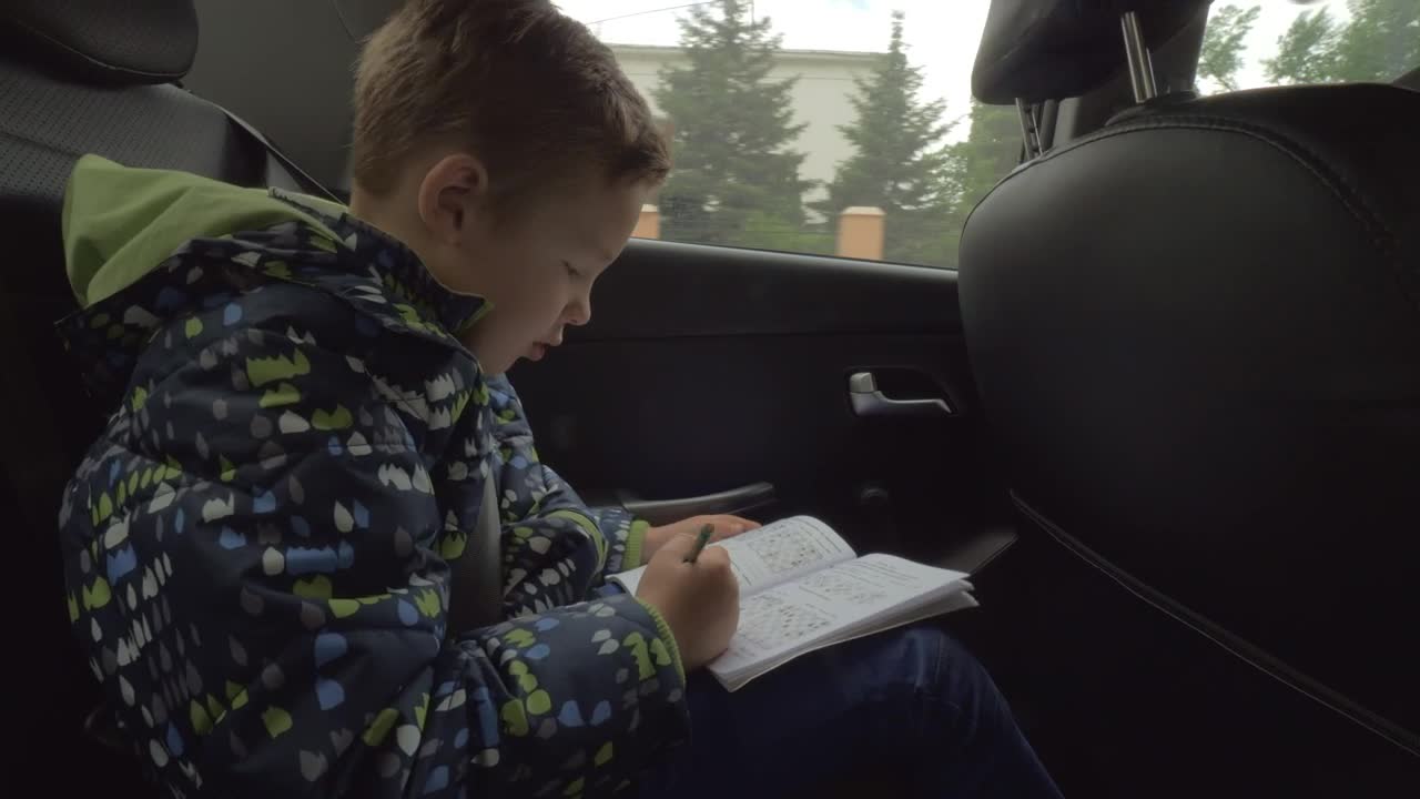 Video Stock Child Doing A Puzzle In The Car Live Wallpaper For PC