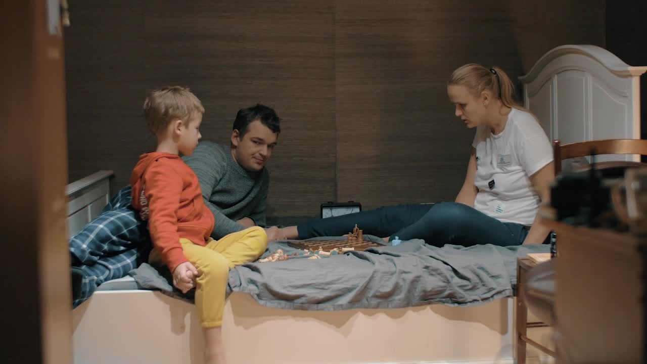 Video Stock Chess Lessons At Home Live Wallpaper For PC