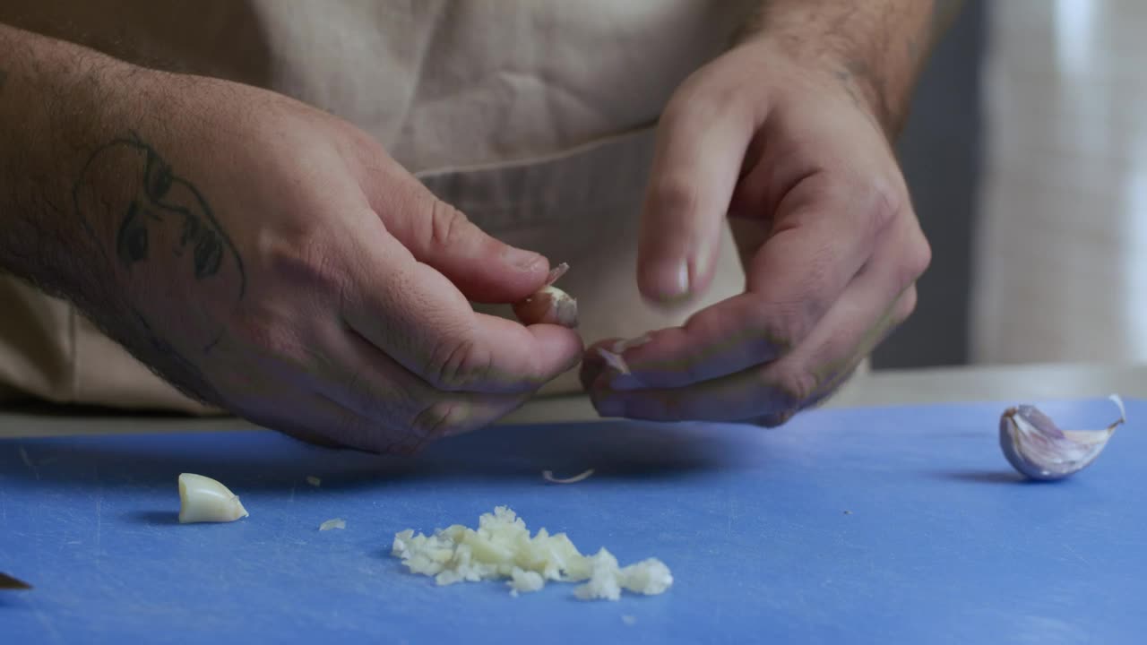 Video Stock Chef Peeling Garlic Live Wallpaper For PC