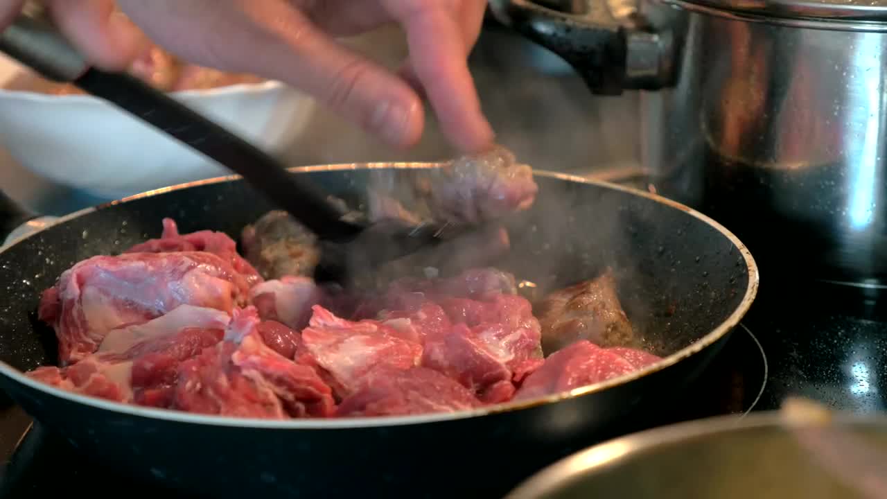 Video Stock Chef Frying Meats In The Kitchen Live Wallpaper For PC
