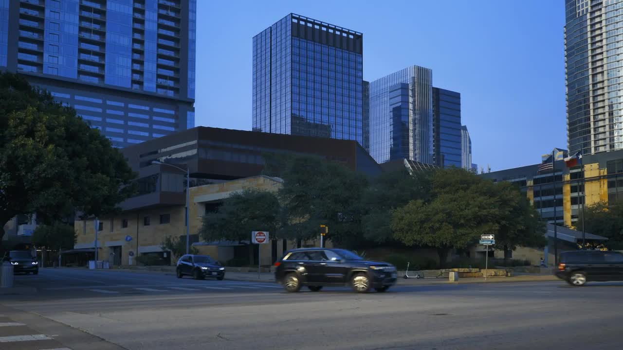 Video Stock Cars Traveling Down The Street Of A Big City Live Wallpaper For PC