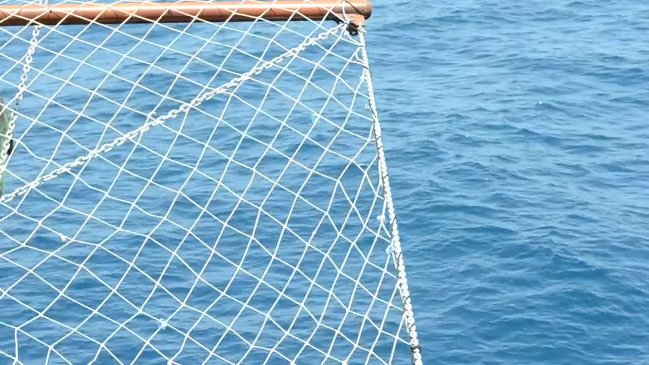 Video Stock Camera On The Front Of A Yacht Live Wallpaper For PC