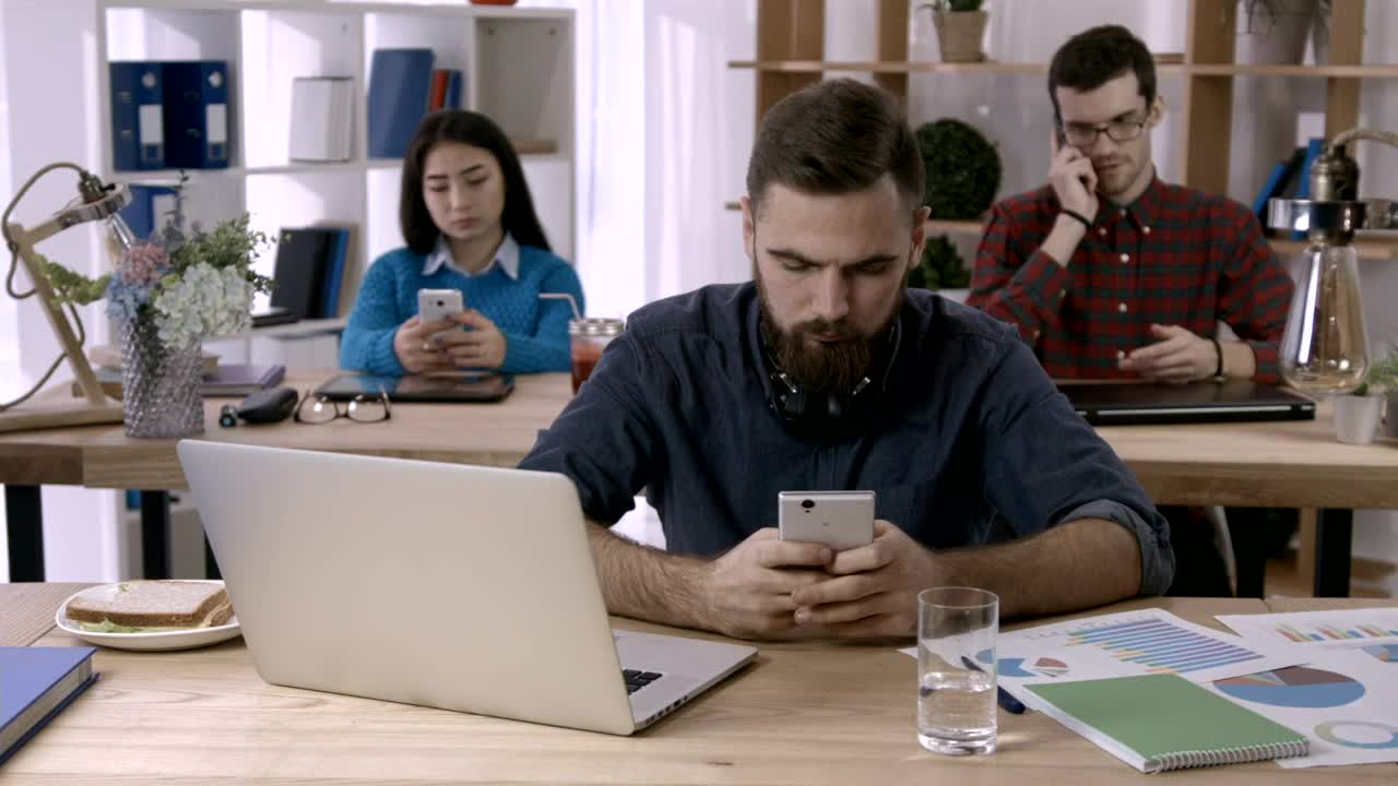 Video Stock Businessman Using His Phone In The Office Live Wallpaper For PC
