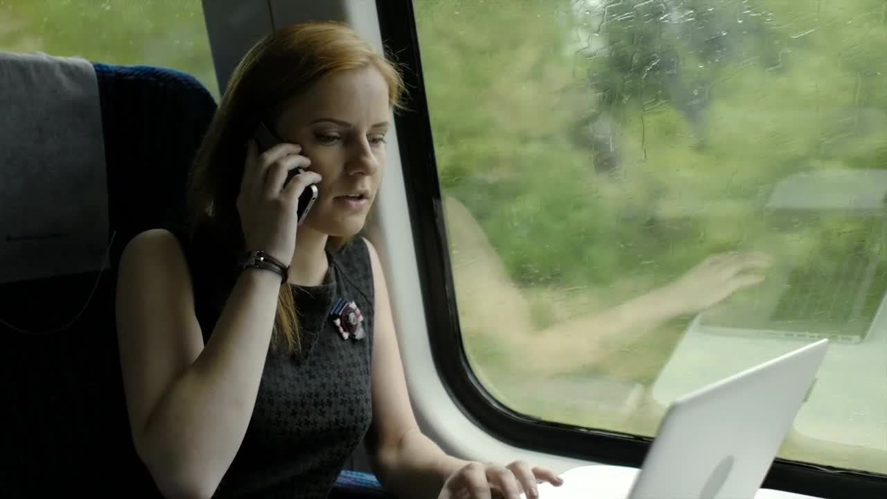 Video Stock Business Woman Working While Traveling Live Wallpaper For PC