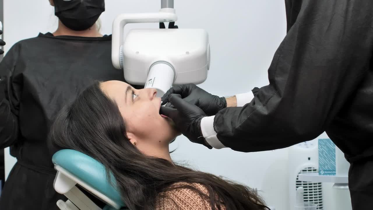 Stock Video Dentist Finishing A Consultation Live Wallpaper For PC