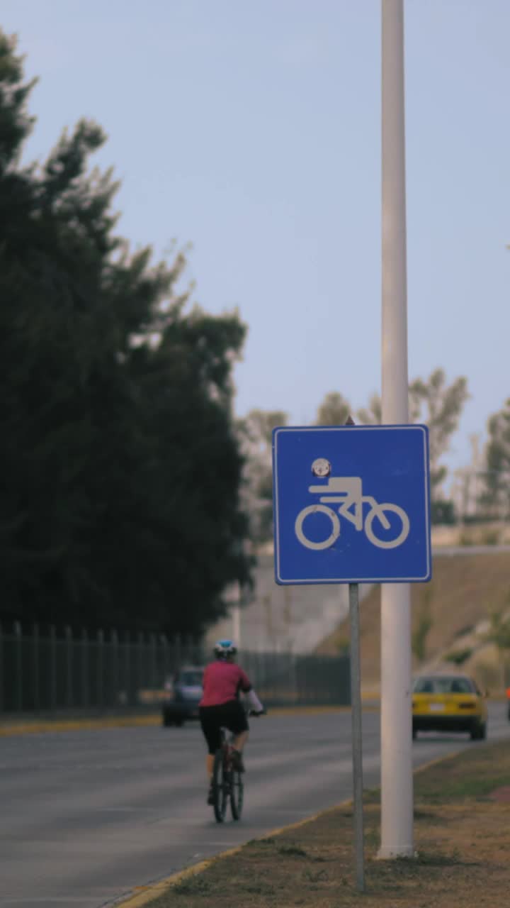 Stock Video Cyclist Sign Next To A Road Vertical Shot Live Wallpaper For PC