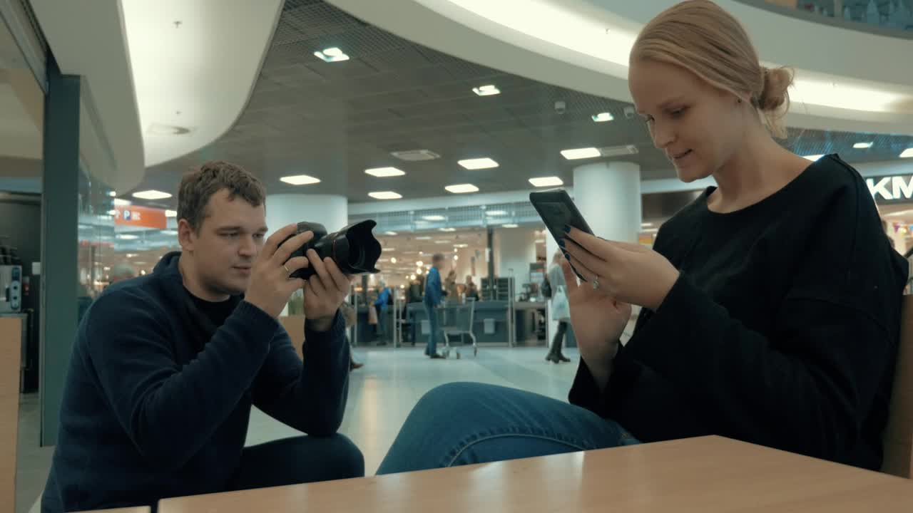 Stock Video Couple With A Camera And Phone Live Wallpaper For PC