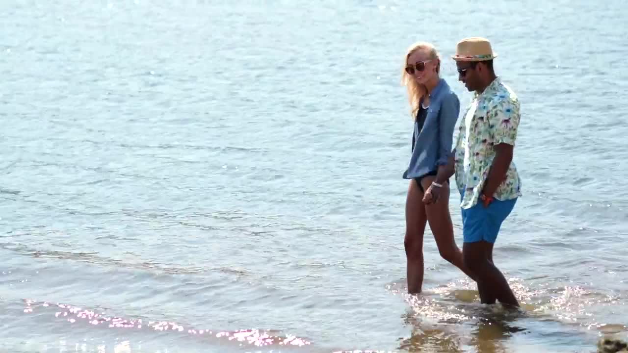 Stock Video Couple Walking On The Beach Live Wallpaper For PC