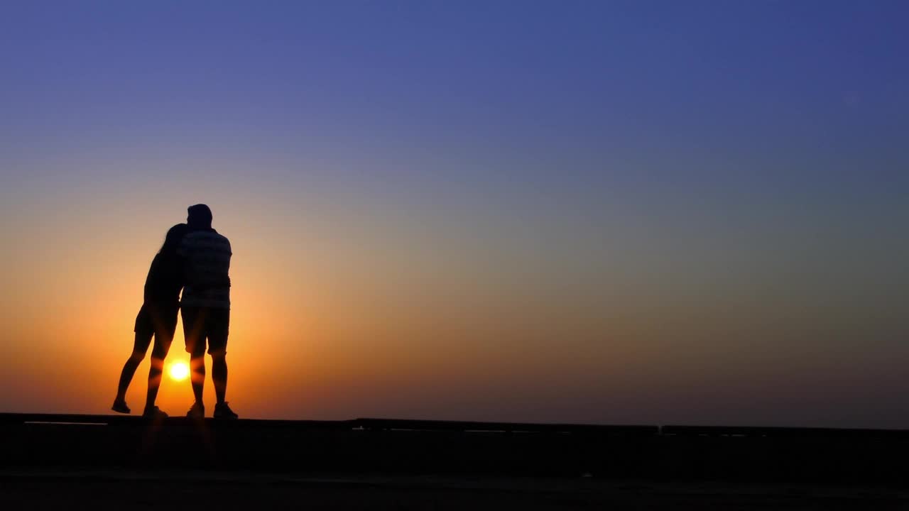 Stock Video Couple Enjoying A Romantic Sunset Live Wallpaper For PC