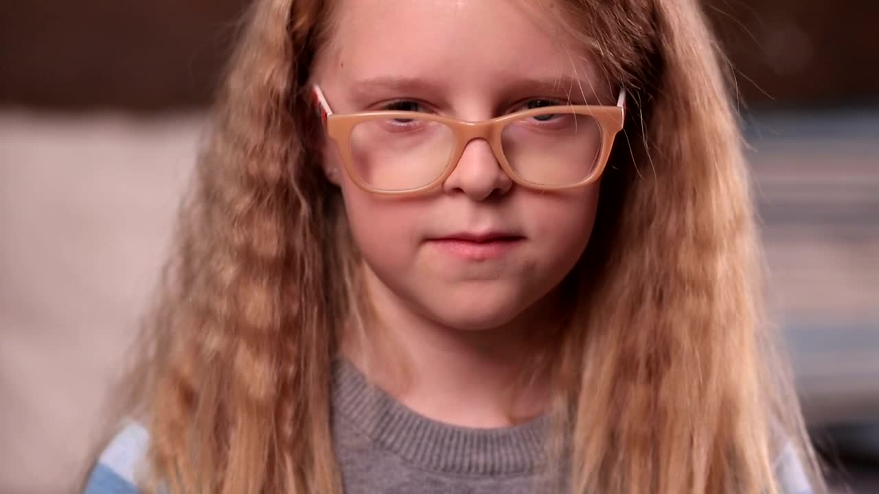 Stock Video Confused Girl Becoming Upset Live Wallpaper For PC