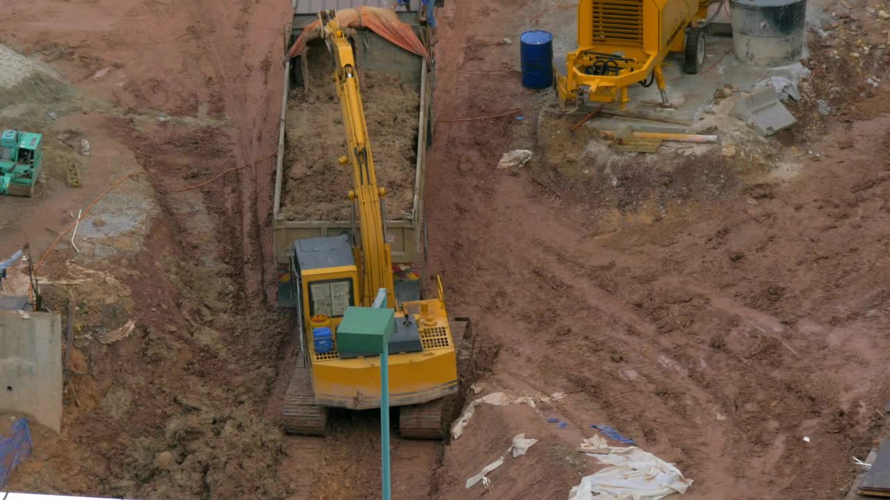 Stock Video Excavator Loading Up A Truck Live Wallpaper For PC