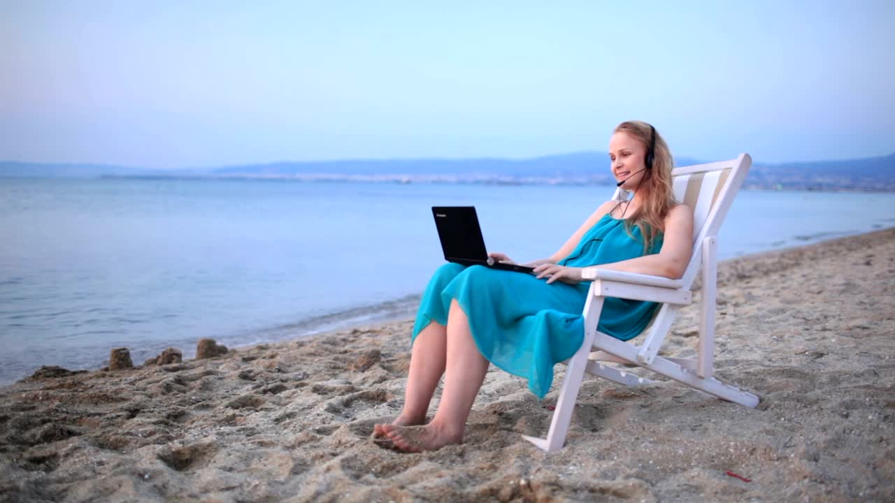Stock Video Evening Video Call At The Beach Live Wallpaper For PC