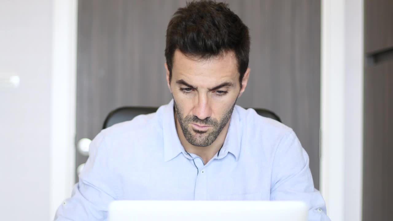 Stock Video Entrepreneur Frustrated With A Client Live Wallpaper For PC