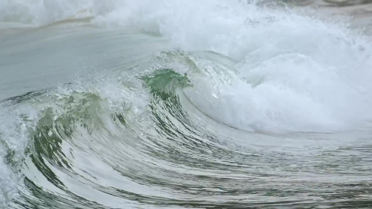 Stock Video Enormous Wave Crashing Live Wallpaper For PC