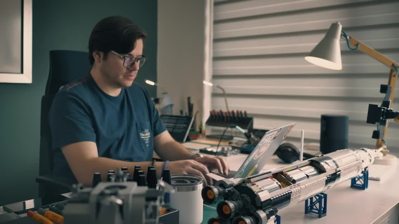 Stock Video Engineer Working On His Computers In His Workshop Live Wallpaper For PC