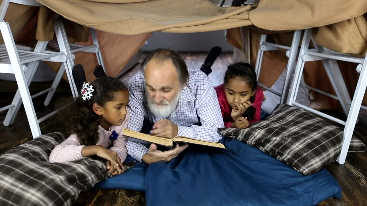 Stock Video Elderly Man Reading A Book To Children Live Wallpaper For PC