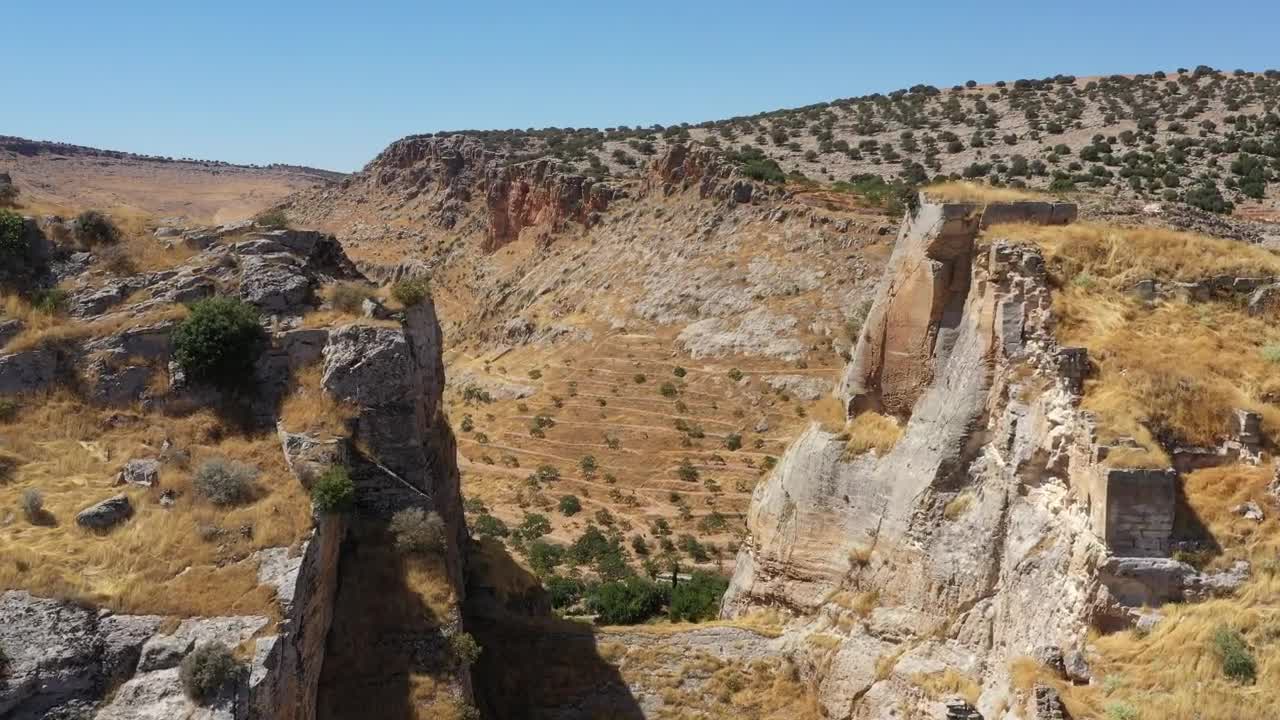 Stock Video Dusty Hills Leading To A River Live Wallpaper For PC