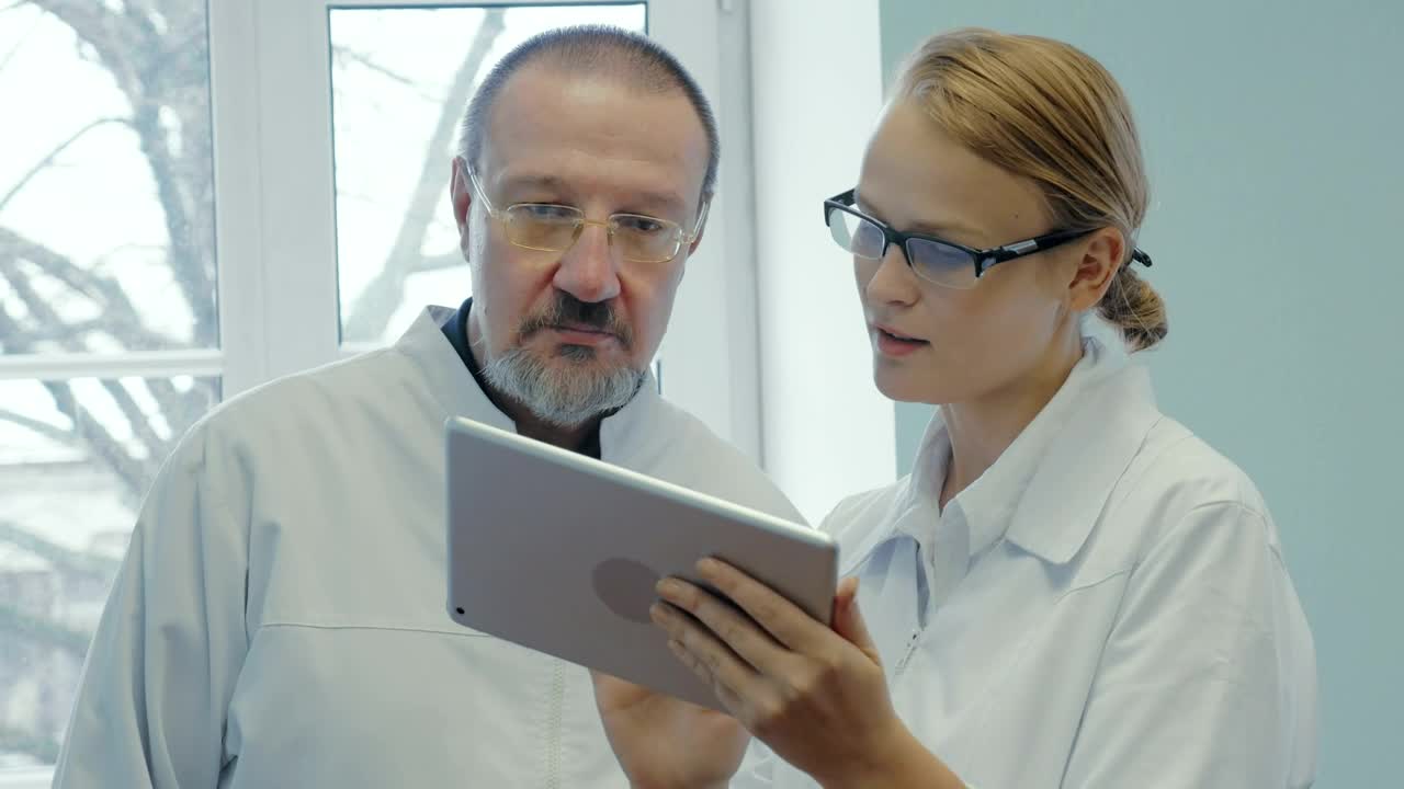 Stock Video Doctor Using A Tablet To Discuss Treatments Live Wallpaper For PC