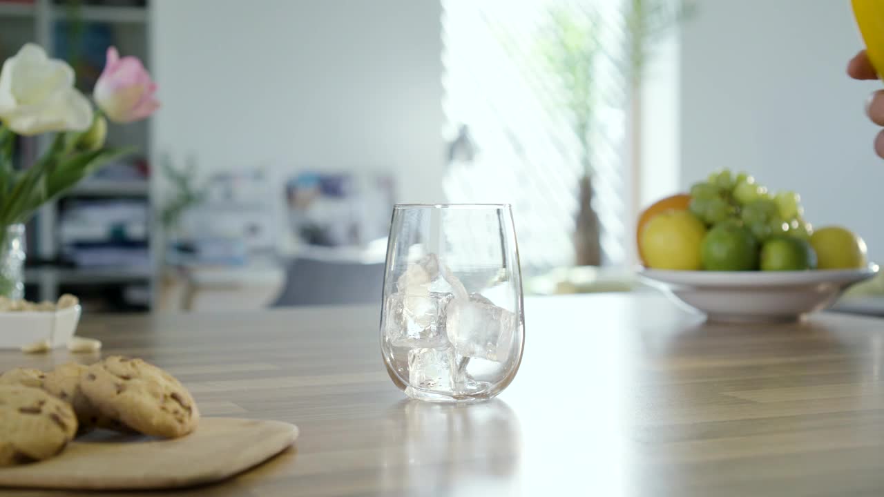 Stock Video Filling Glass With Orange Juice Live Wallpaper For PC